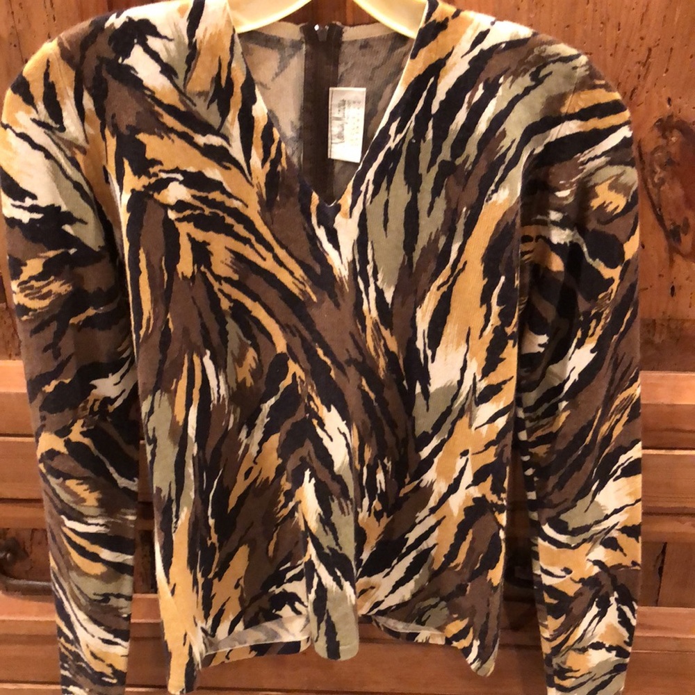 NEIMAN MARCUS CASHMERE VNECK TOP